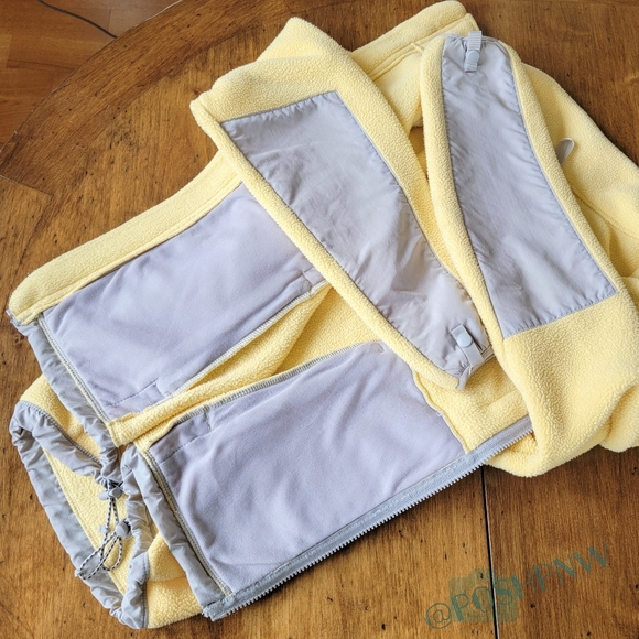 The North Face Retro Denali Zip-Up Fleece - Picture 7 of 14